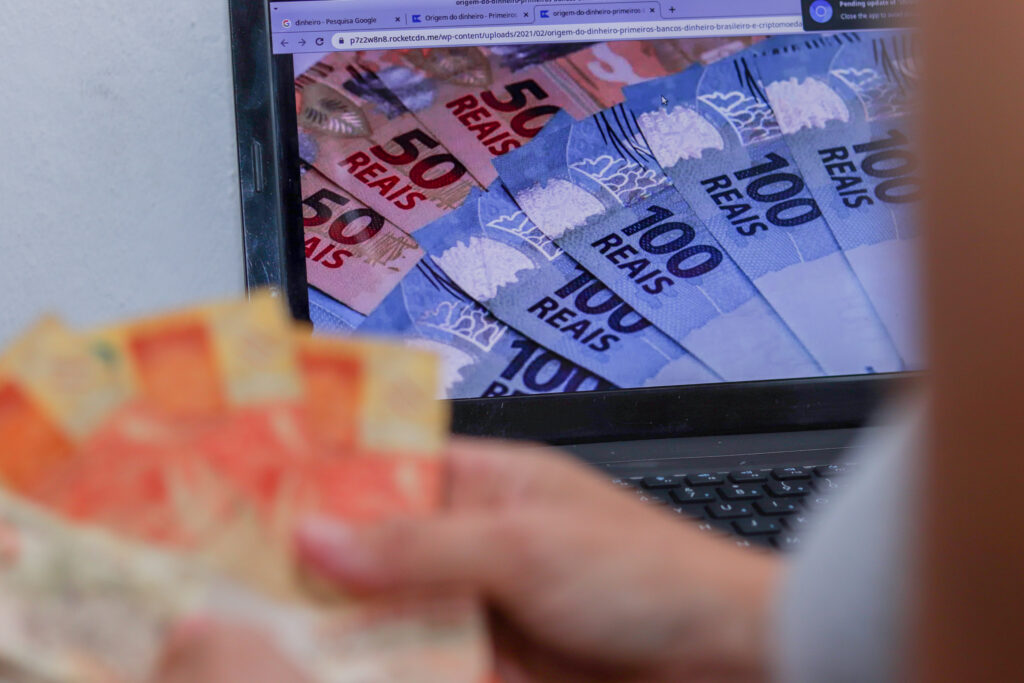Dinheiro extra para idosos: veja como aumentar sua renda com um truque simples