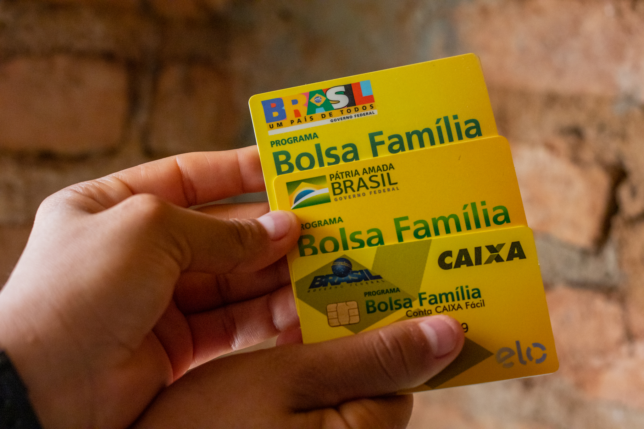 Fraudes com cartão Bolsa Família dão cadeia: entenda BOMBA envolvendo benefício!