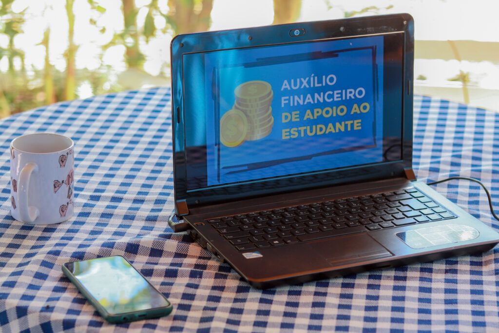 Governo inicia pagamento de R$ 200 para estudantes do CadÚnico HOJE (23)
