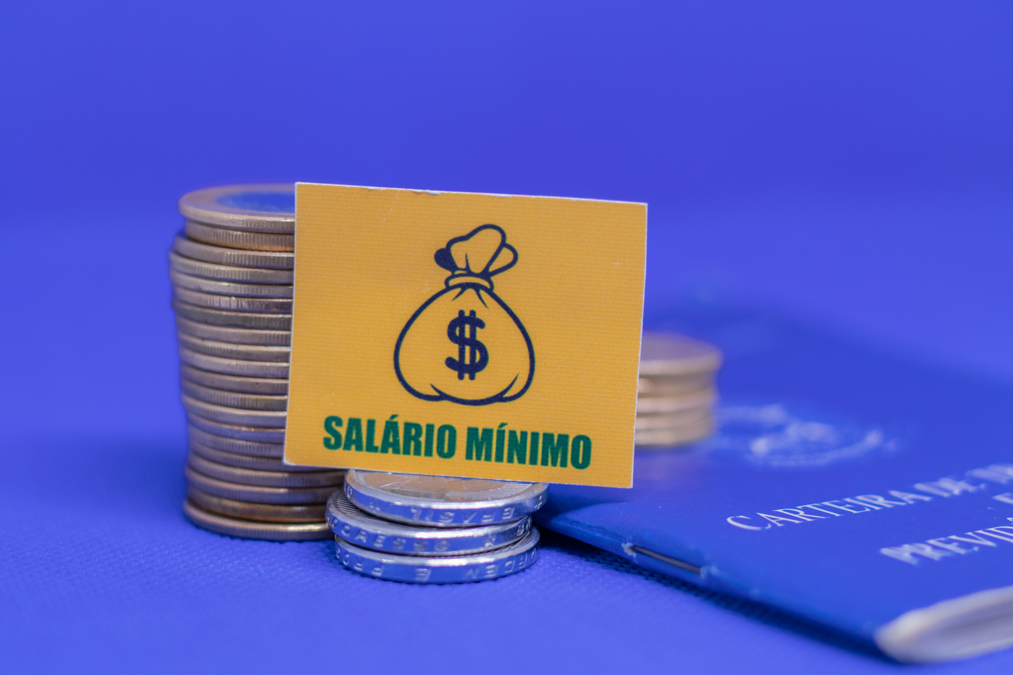 Novo salário mínimo aprovado? Pagamento deve sofrer reajuste acima de 7% no Brasil
