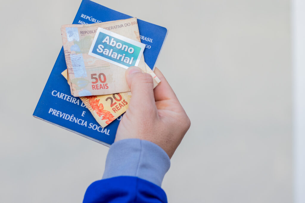 PIS na conta! Confira as melhores formas de sacar abono salarial com valor inédito