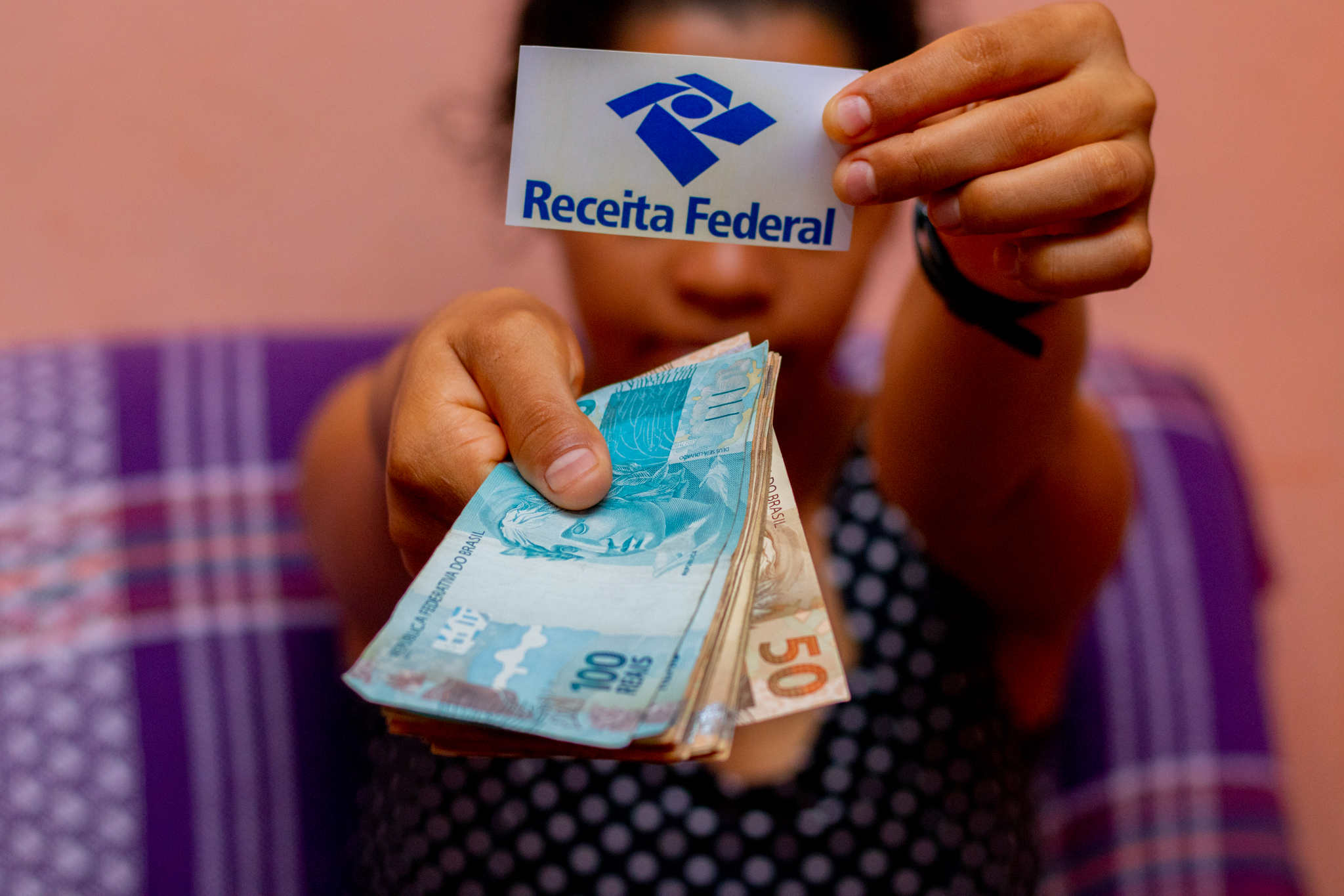 Receita Federal anuncia pagamento de R$ 1.320 para contribuintes: saiba como sacar antecipado!