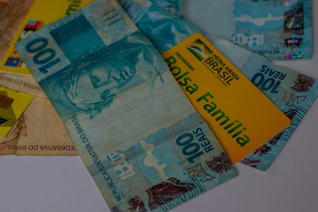 Regra especial do Bolsa Família ajuda beneficiários que ampliam renda; veja como!