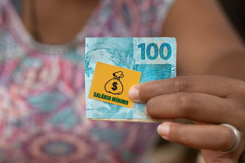 Salário mínimo será de R$ 2 MIL? Entenda mudanças na remuneração dos trabalhadores
