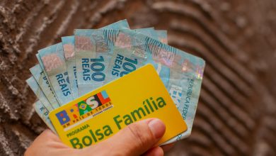 Saque antecipado do Bolsa Família comemorado por muitas famílias; veja quem recebe em abril!