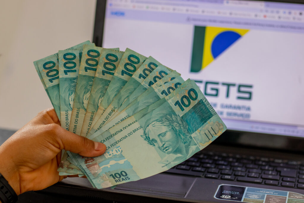 Saque do FGTS disponível a partir de 2 de maio: descubra lista de regras para aproveitar!