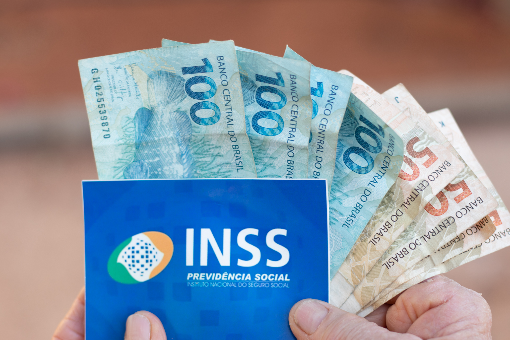 Segundo INSS, mais de 6 MILHÕES de pessoas têm direito ao benefício de R$ 1.518 do governo