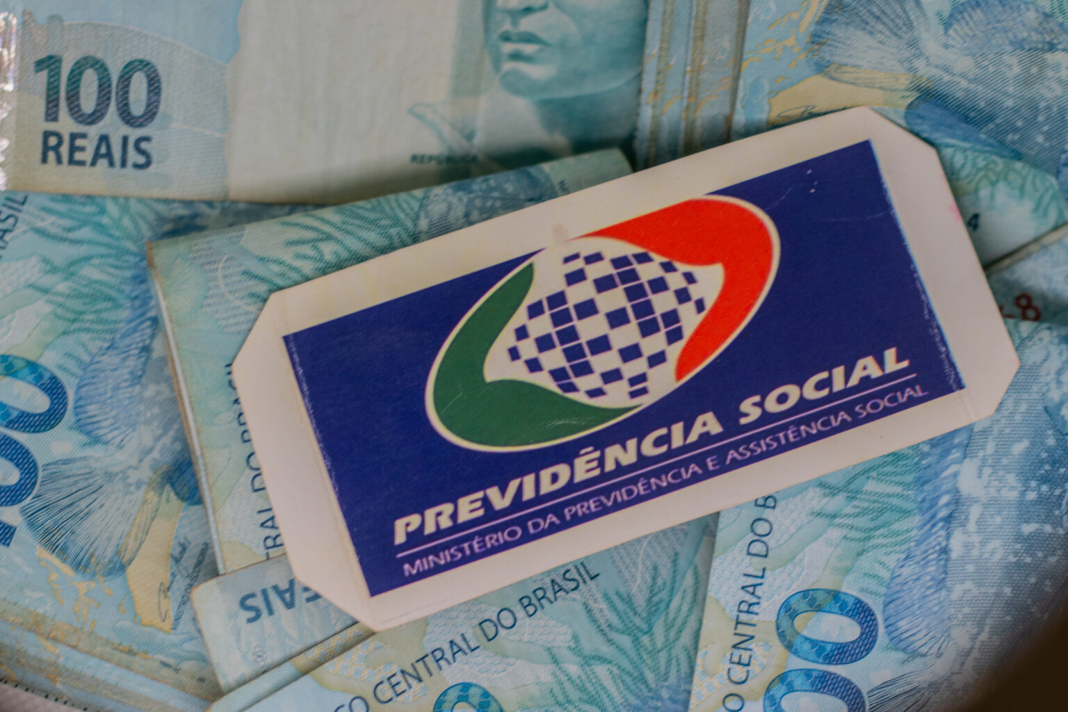 Sistema previdenciário brasileiro: o que é, como funciona e benefícios ...
