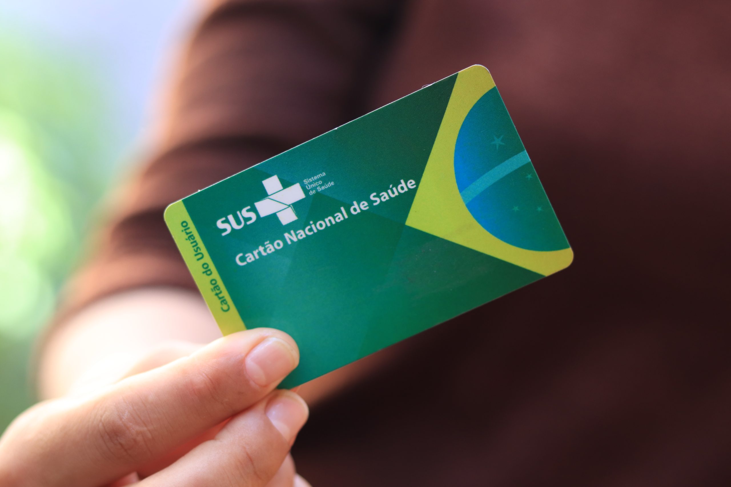 Usuários do SUS que recebem benefício do governo têm novo prazo para cumprir regra