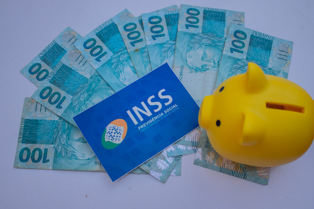 Acelera, INSS! Governo anuncia novo prazo para DEVOLVER valores de aposentados