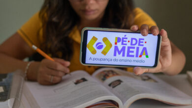 Atraso no Pé-de-Meia? Erro de secretarias prejudica alunos de todo ensino médio