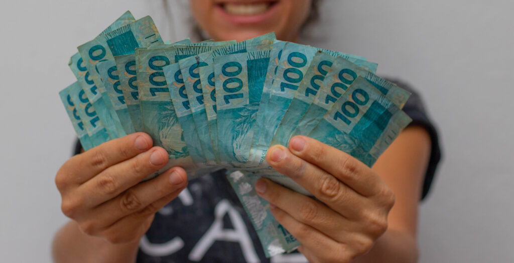 Auxílio INCRÍVEL! Governo aprova repasse de R$ 15 MIL para reformar sua casa