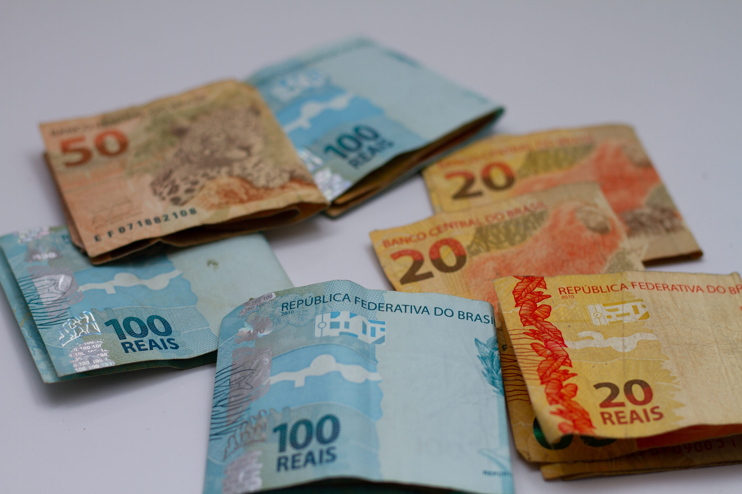 Benefício de R$ 949,99 é aprovado pelo governo; veja quem recebe em junho