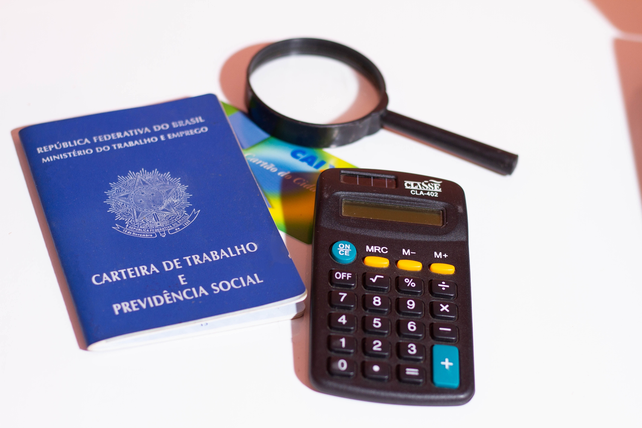Bolsa Família e CLT: saiba se marido com carteira assinada impede recebimento de auxílio