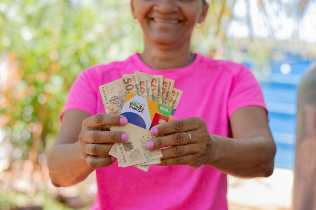 Bolsa Família encerra calendário com repasse de R$ 667 HOJE (30); consulte agora!