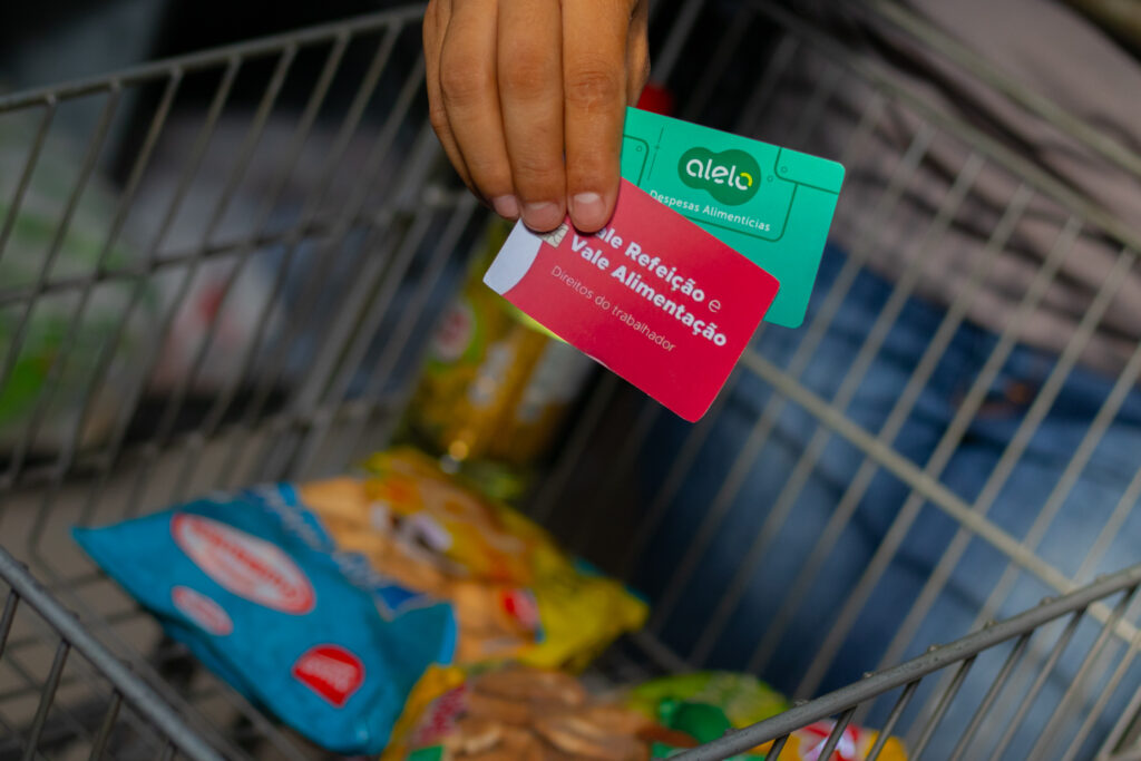Cartão Prato Cheio: famílias agora podem receber benefício por mais tempo
