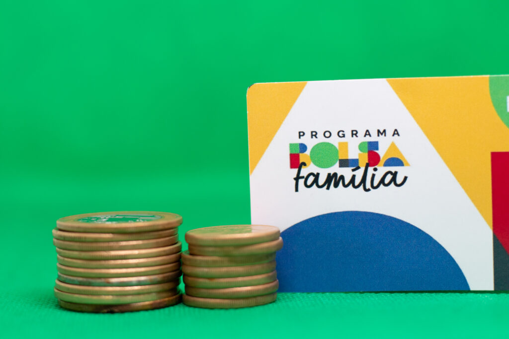 Corte no Bolsa Família afeta pessoas com renda acima de R$ 706; entenda nova regra