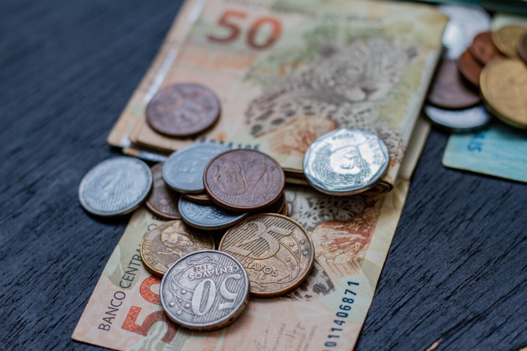 Dentro de 30 dias, benefício de um salário extra será liberado para trabalhadores