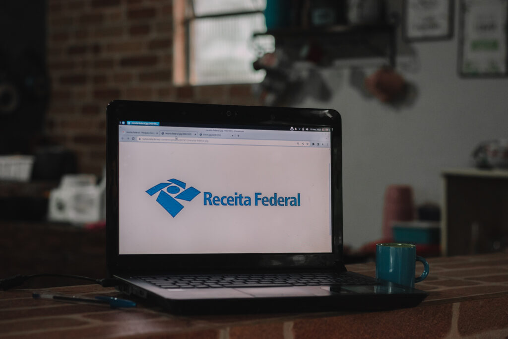 Golpe do Imposto de Renda: Receita Federal emite alerta VERMELHO para contribuintes