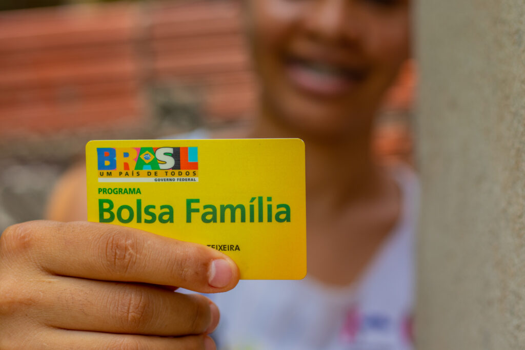 Governo decide antecipar Bolsa Família de maio em 168 cidades; veja se a sua está na lista