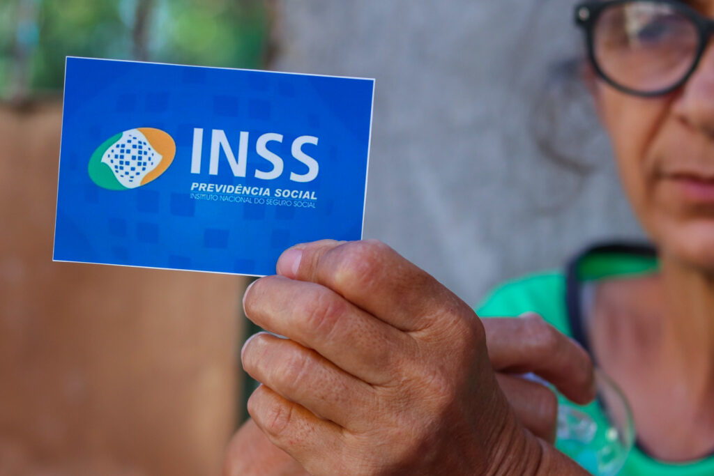 INSS anuncia repasse de benefícios para a próxima semana; saiba quando cai na conta