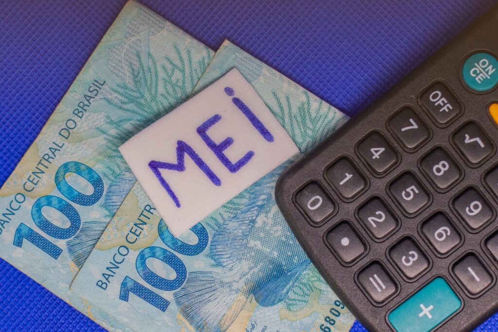 MEI pode perder benefícios se não cumprir regra do Simples Nacional; entenda