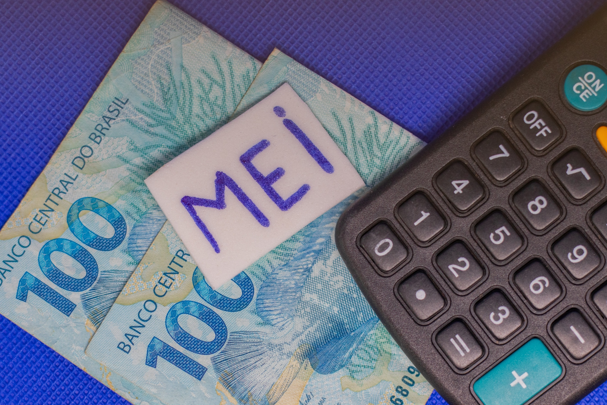 MEI pode perder benefícios se não cumprir regra do Simples Nacional; entenda