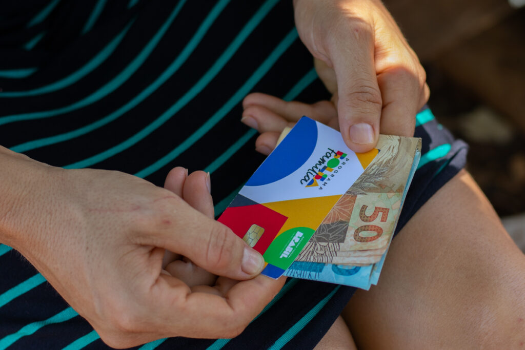 Metade do valor Bolsa Família