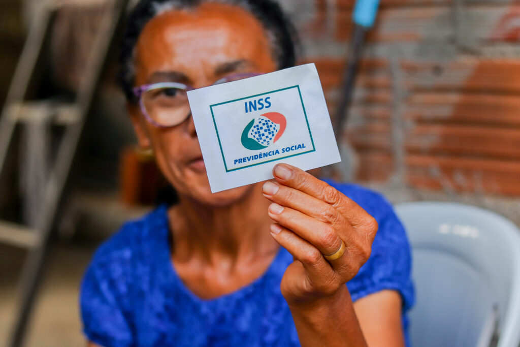 Novo auxílio do INSS ajuda quem está sem renda: peça o benefício no conforto de casa!