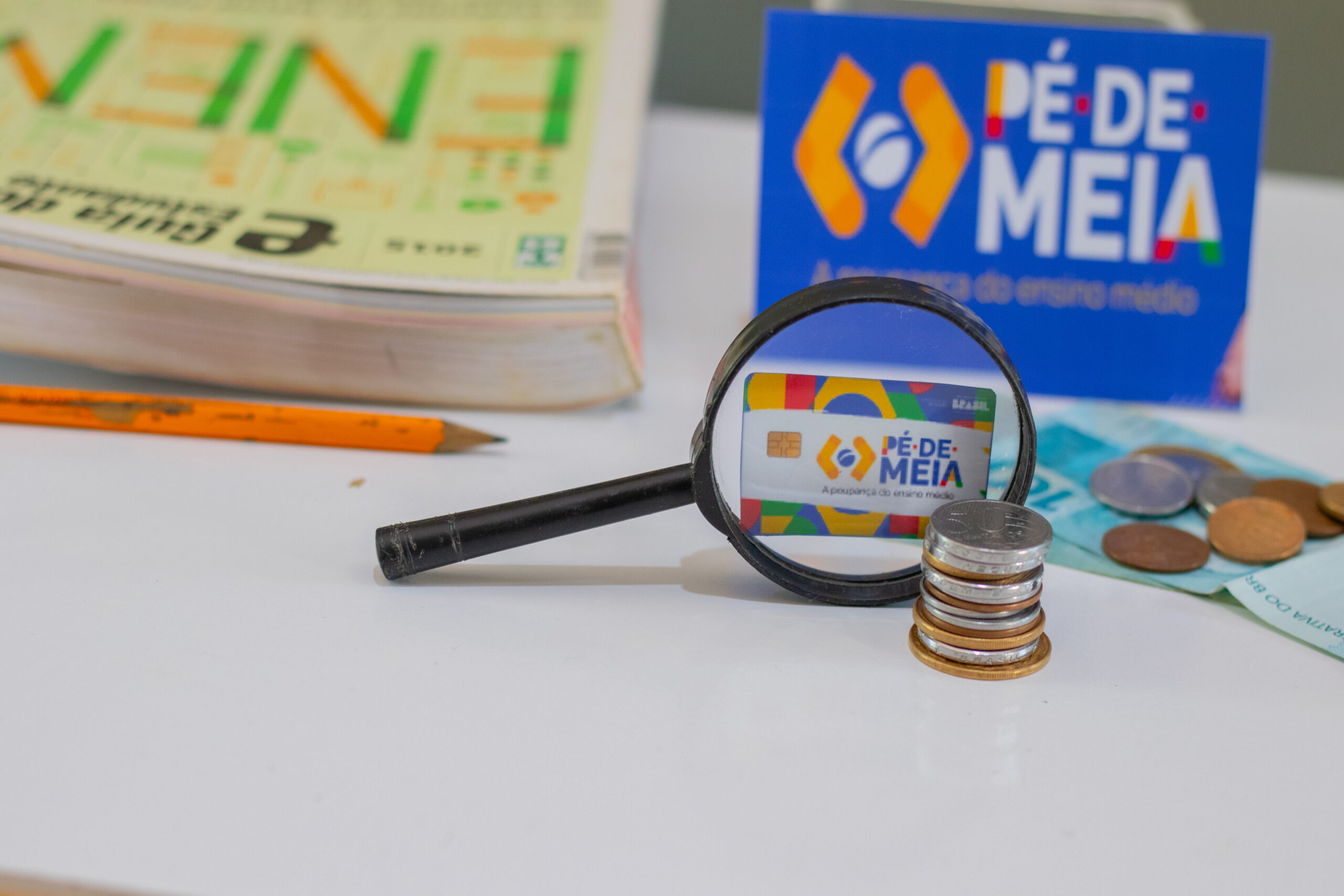 Pé-de-Meia não está na conta? Estudantes entram em desespero ao abrir Caixa Tem
