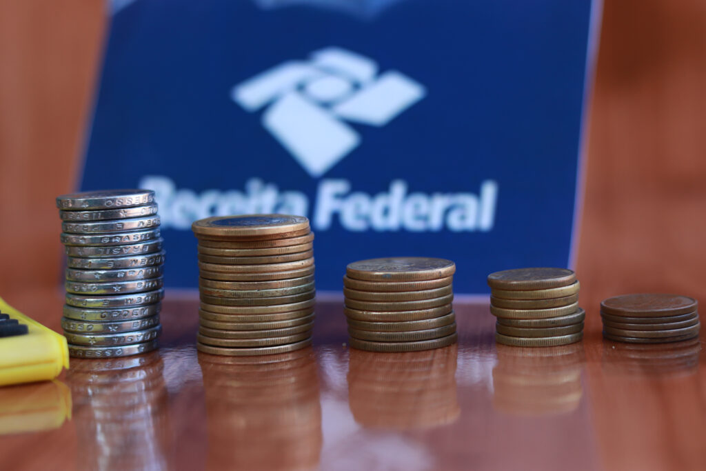 Receita Federal emite nota para quem caiu na malha fina e NÃO tem como pagar dívida