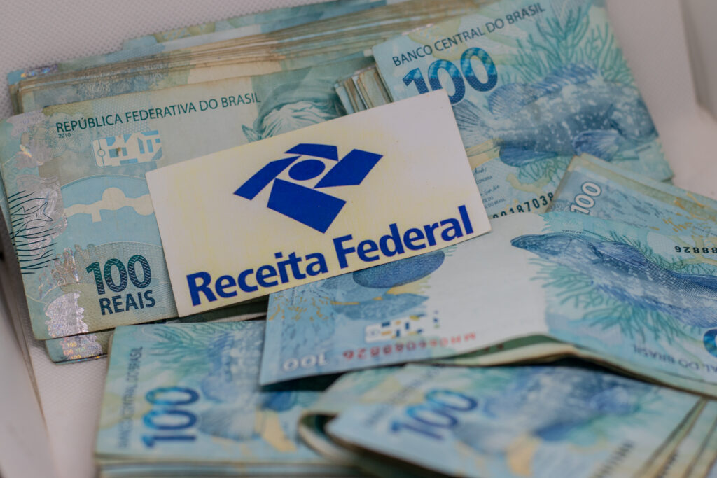Restituição no primeiro lote: veja como garantir dinheiro de volta da Receita