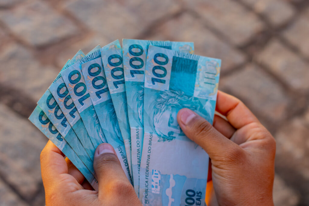 Saque INÉDITO da Caixa é anunciado para trabalhadores: resgate até R$ 6,2 MIL!