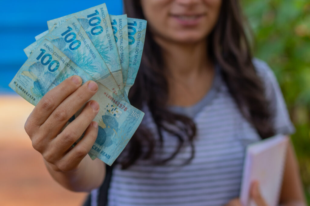 Saque INÉDITO da Caixa é anunciado para trabalhadores: resgate até R$ 6,2 MIL!