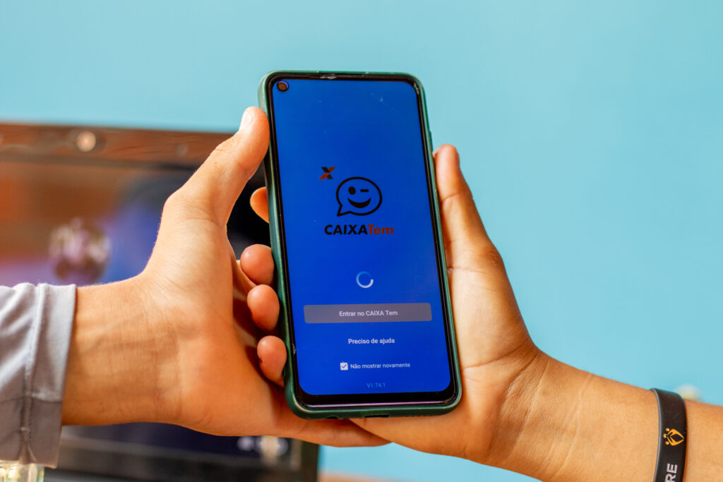 Tem a renda baixa? Caixa Tem facilita acesso a R$ 800 para mais brasileiros