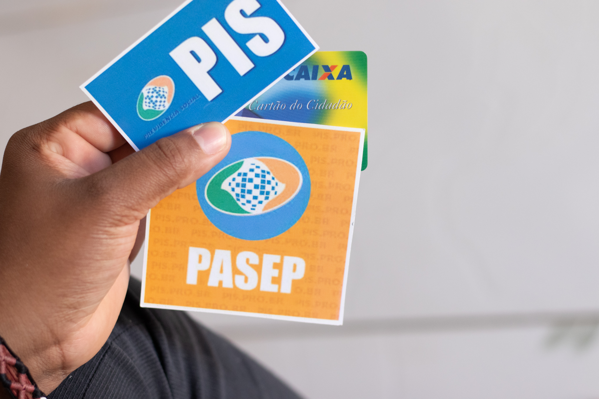 Trabalhadores com direito ao PIS poderão sacar benefício em breve; consulte agora!