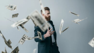 Tem brasileiros faturando em dólar de casa e você pode ser o próximo!