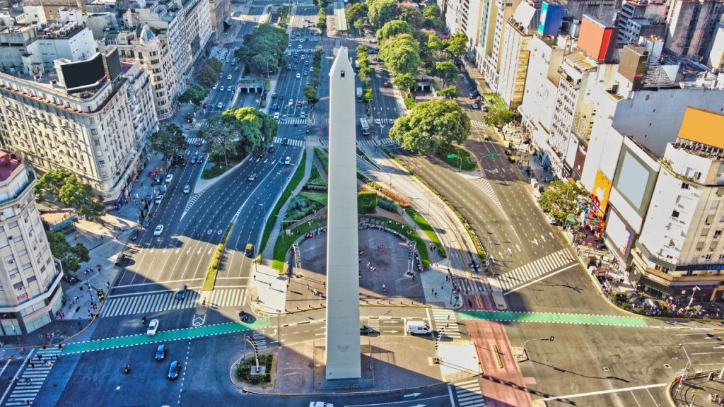 Conheça a cidade que se tornou destino de férias de muitos brasileiros