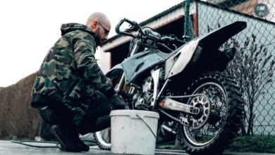 Como lavar sua moto em casa com resultado de lava-rápido!