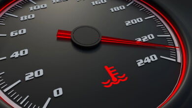 O erro mais comum ao ver o motor superaquecendo pode acabar com o carro!