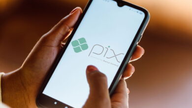 O maior erro que brasileiros estão cometendo ao usar o Pix em 2025!