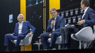 Em evento do mercado financeiro, Tarcísio e Caiado criticam tarifa dos EUA