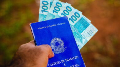 Trabalhadores comemoram reajuste histórico no salário mínimo