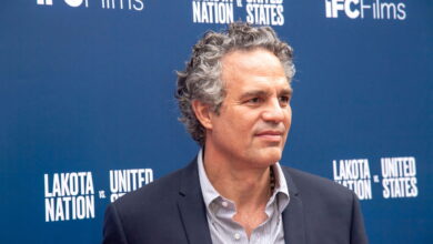 O ator da Marvel que tem uma vida de herói dentro e fora do cinema