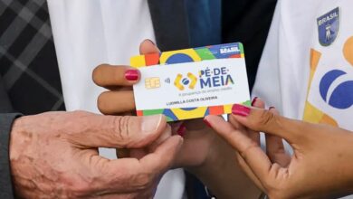 Programa Pé-de-Meia incentiva educação no Brasil
