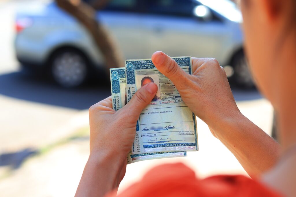 CNH gratuita: como tirar sua carteira de motorista sem pagar nada até ...