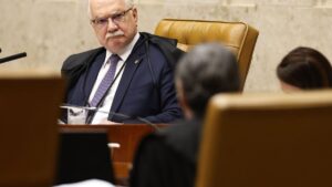 Carta assinada por ex-ministros defende apuração imparcial na crise do STF