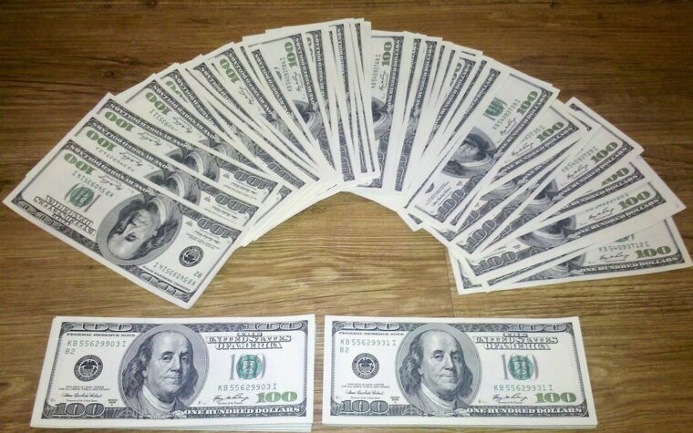 Dólar fecha perto de R$ 5,15 em dia de aversão a risco e petróleo em alta