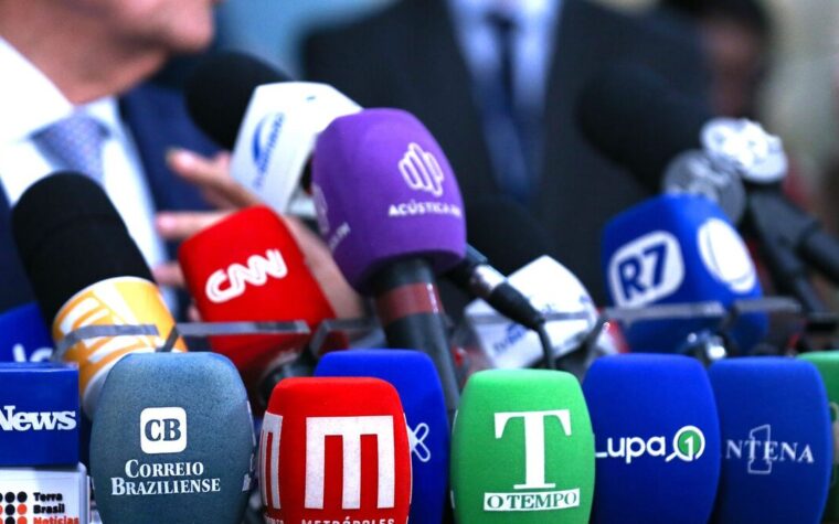 Pesquisa aponta alta prevalência de ansiedade e insônia entre jornalistas