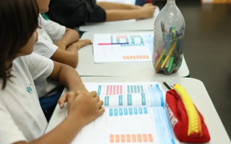Escolas públicas definiram os livros didáticos que usarão de 2027 a 2030